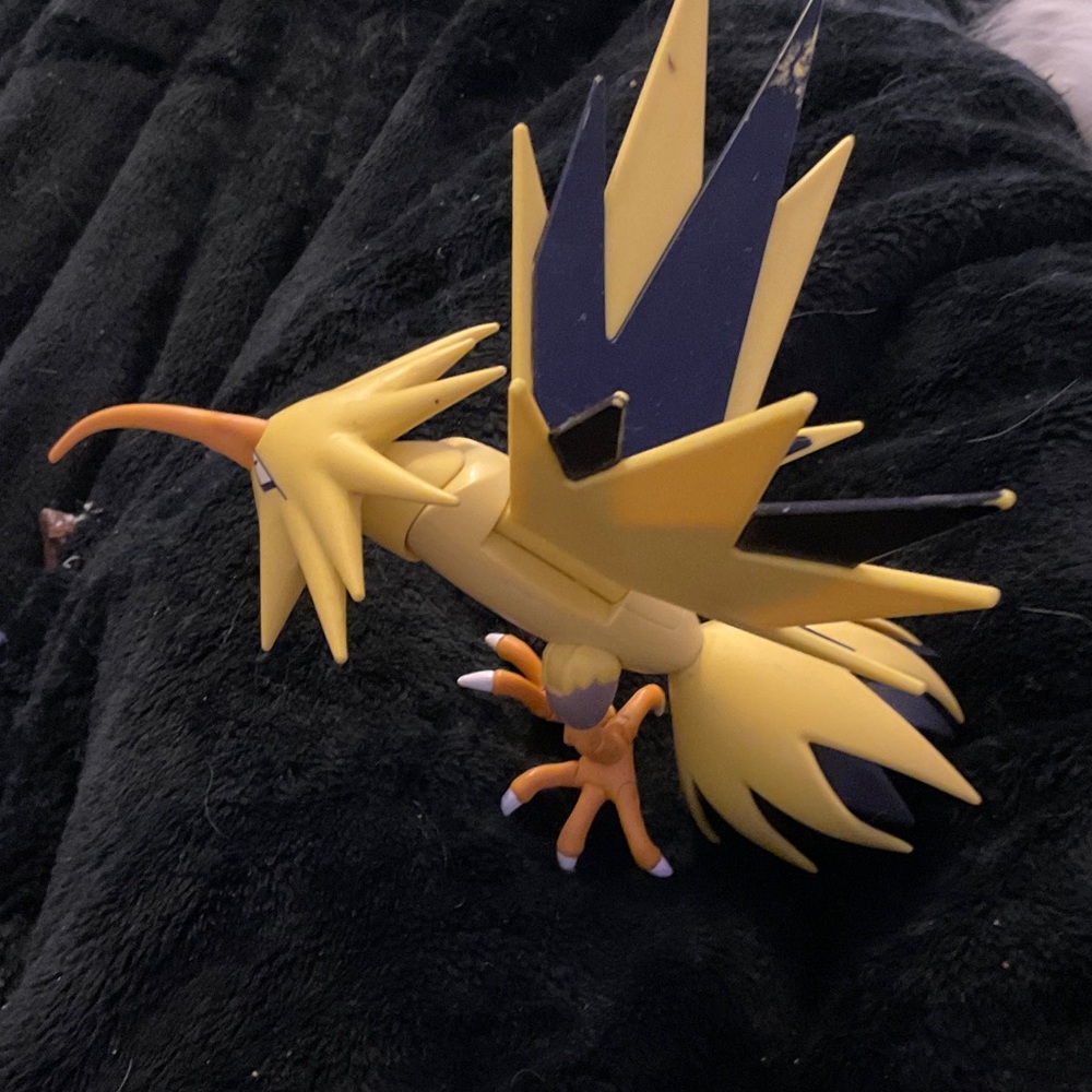 Zapidos 6 “ Pokémon Select Series 2 2022 Articulated collectible Pokémon